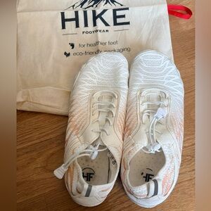 Women’s white/peach Hike Lorax Pro walking shoes. Size 40/9